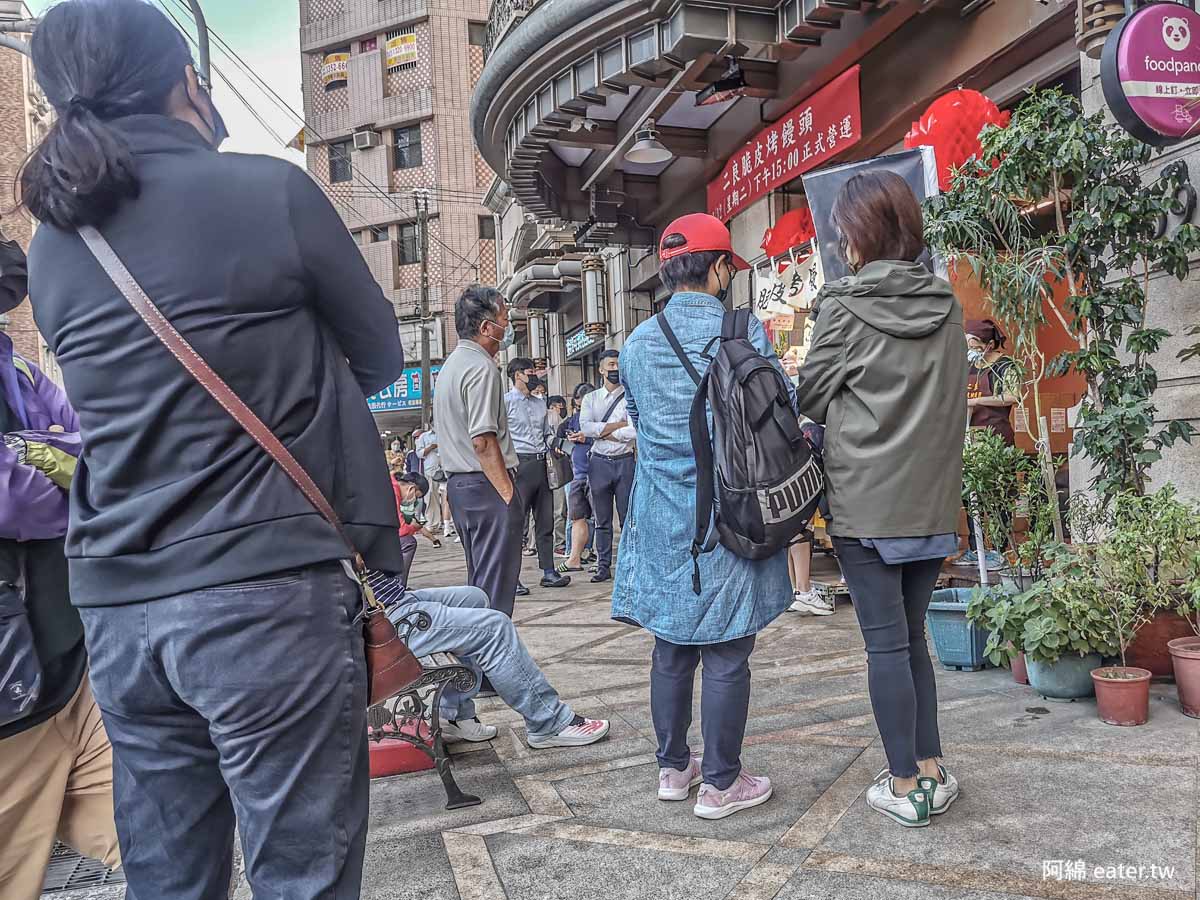 桃園美食|二良脆皮烤饅頭桃園店-一開賣就出現排隊人潮，吃了還想再吃的人氣下午茶附美食菜單價錢