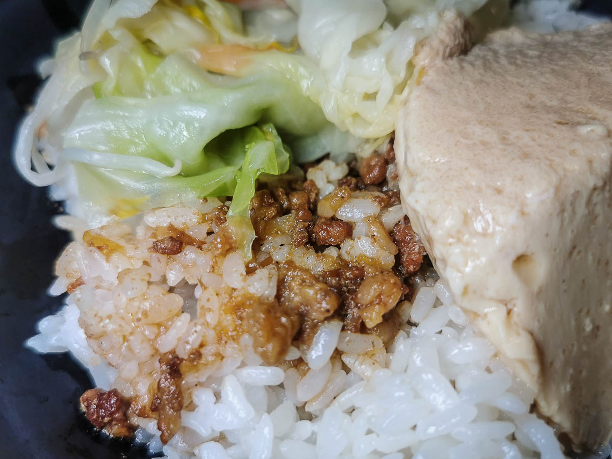 大小魯肉飯｜稱霸南崁的滷肉飯小吃，超推薦雞排飯、蒸蛋，蘆竹美食，南崁小吃