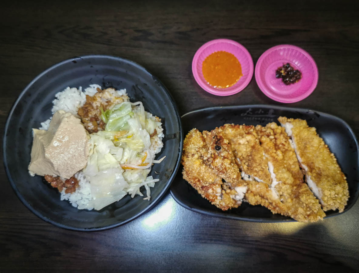 大小魯肉飯｜稱霸南崁的滷肉飯小吃，超推薦雞排飯、蒸蛋，蘆竹美食，南崁小吃