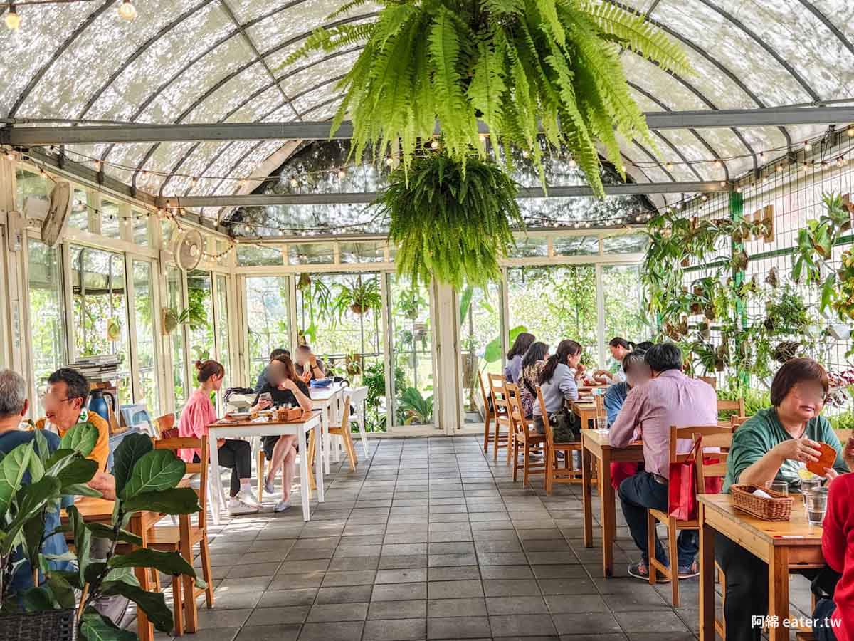 朝顏屋3.2K｜城市裡的溫室園藝咖啡廳竟然這麼美？！桃園森林系咖啡，桃園溫室咖啡，桃園早午餐