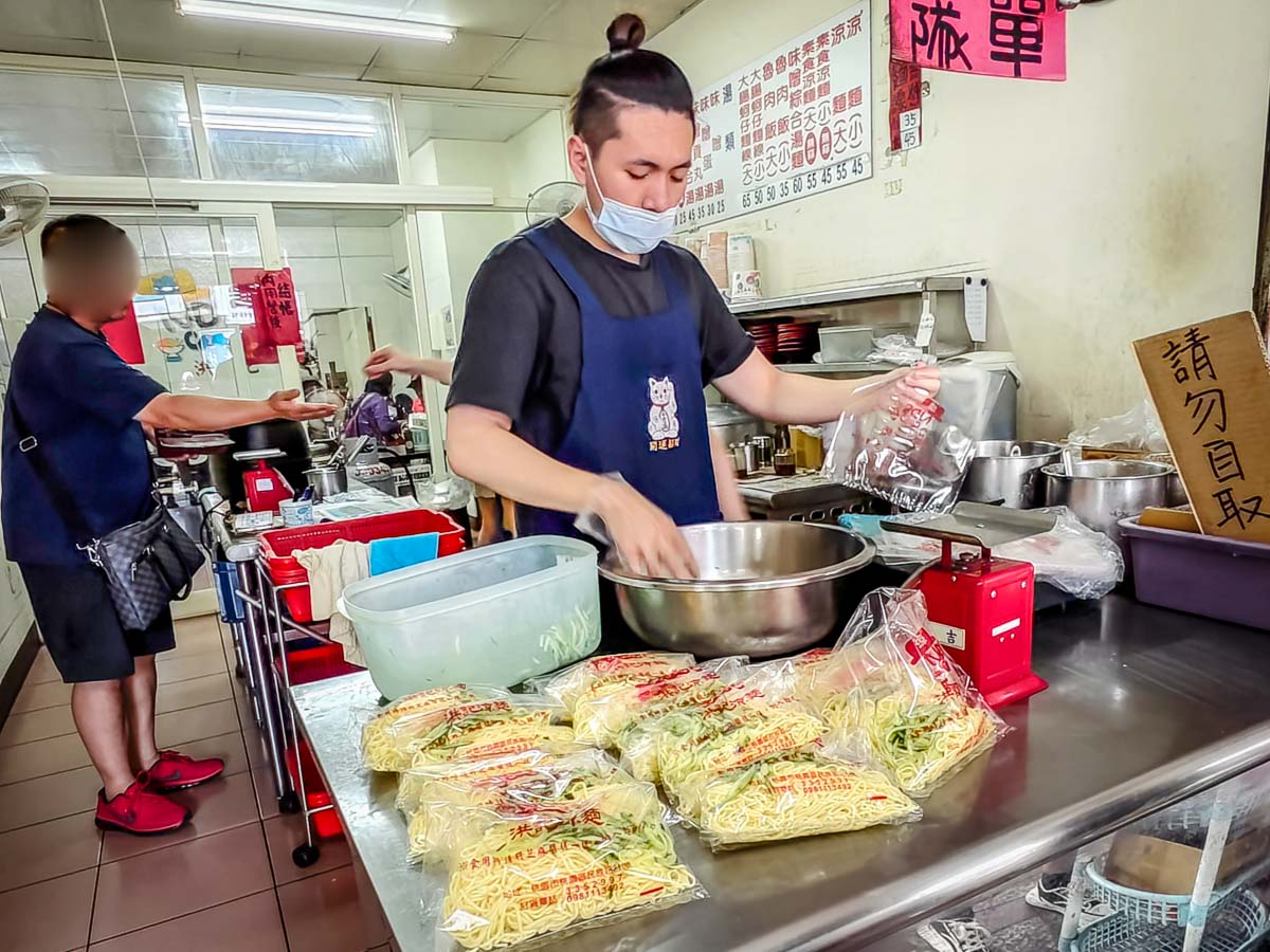 洪記涼麵｜絕品涼麵一試成主顧，桃園涼麵，桃園早餐，民族路小吃