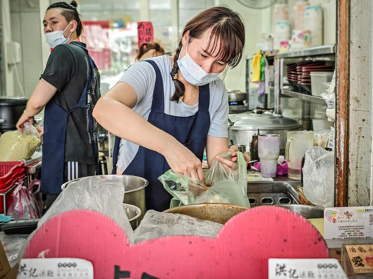 洪記涼麵｜絕品涼麵一試成主顧，桃園涼麵，桃園早餐，民族路小吃