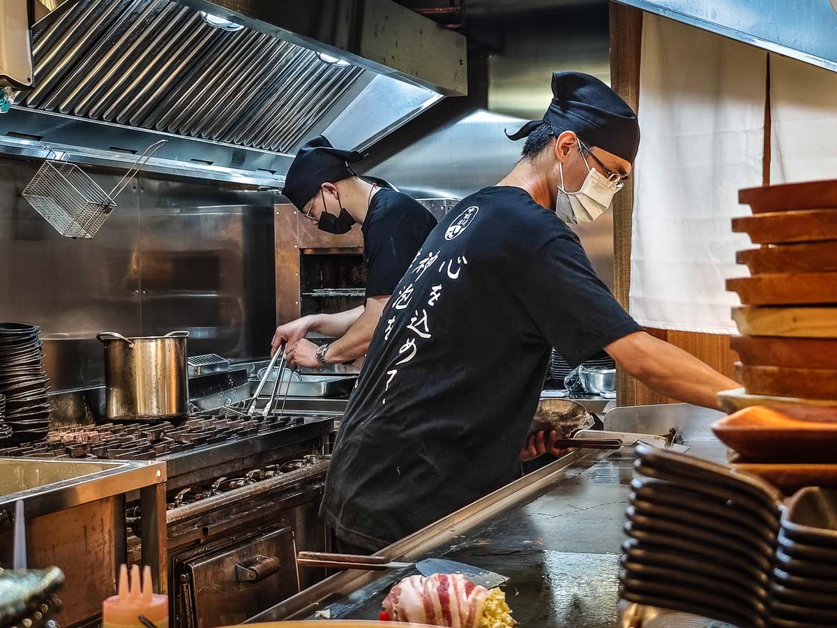 鐵之腕和風鐵板料理｜日式居酒屋×鐵板料理，大阪燒、紅酒燉牛舌必點。台北居酒屋推薦，中山區居酒屋推薦，民權西路站美食