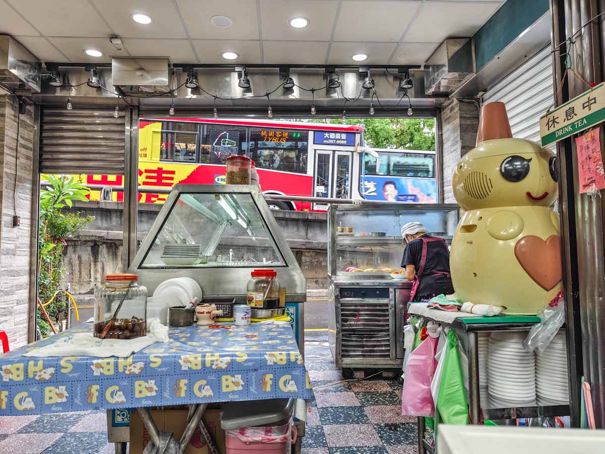 橋下阿嬤古早味剉冰｜路橋下50年老店，阿嬤親手製作古早味剉冰。桃園後站美食，桃園剉冰，桃園水果冰推薦