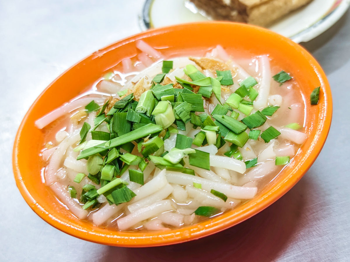 無名米粉湯｜原大有路鐵皮屋米粉湯搬新店面，銅板價美食依舊親民