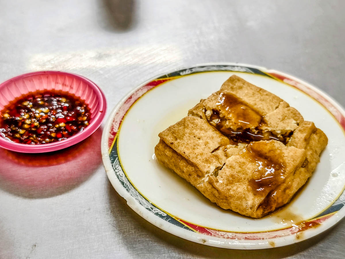 無名米粉湯｜原大有路鐵皮屋米粉湯搬新店面，銅板價美食依舊親民