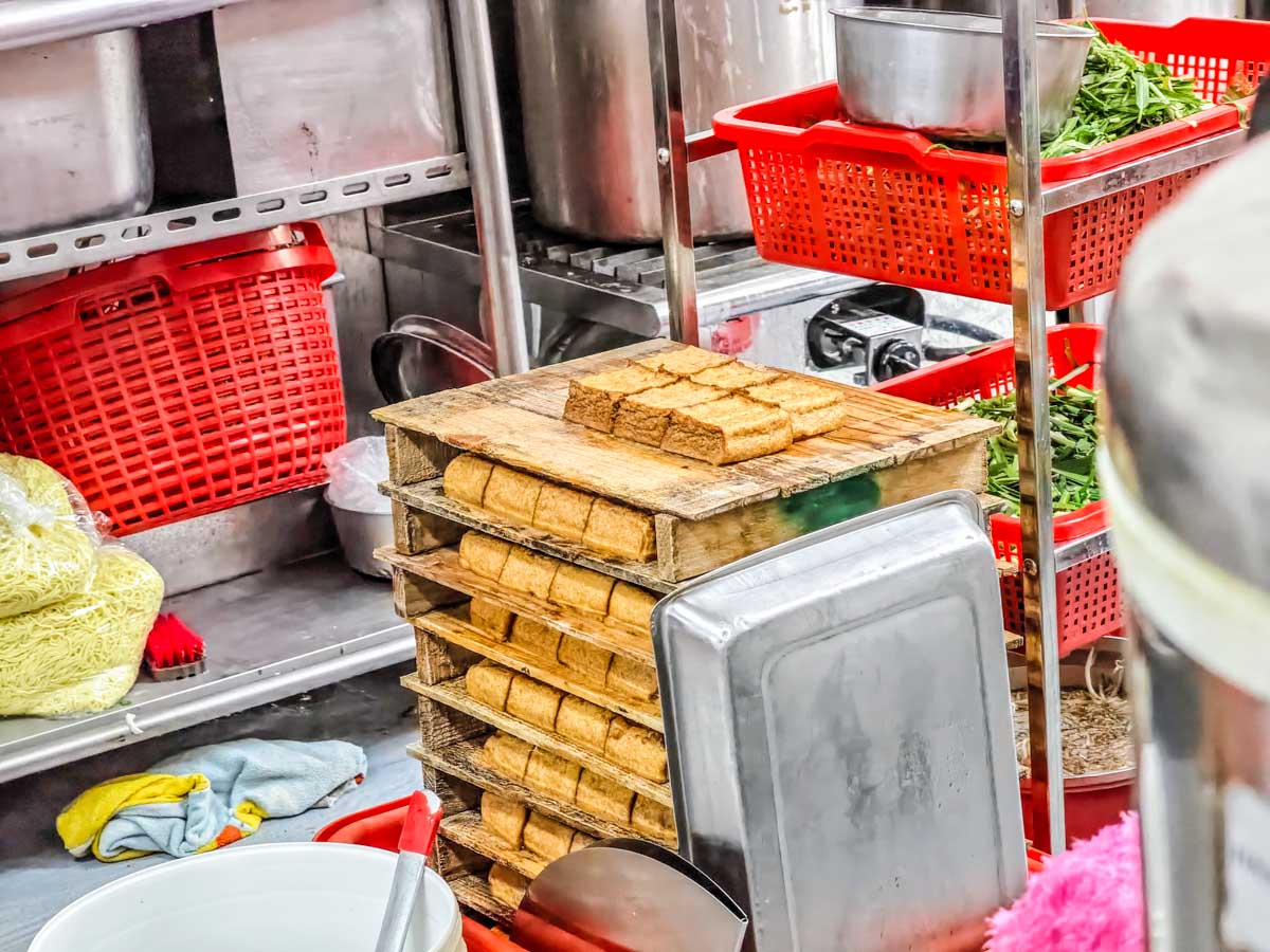 無名米粉湯｜原大有路鐵皮屋米粉湯搬新店面，銅板價美食依舊親民