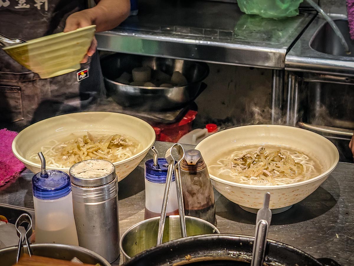 聚豐軒老劉原汁牛肉麵｜三代都賣原汁牛肉麵，一碗麵兩種美味吃法