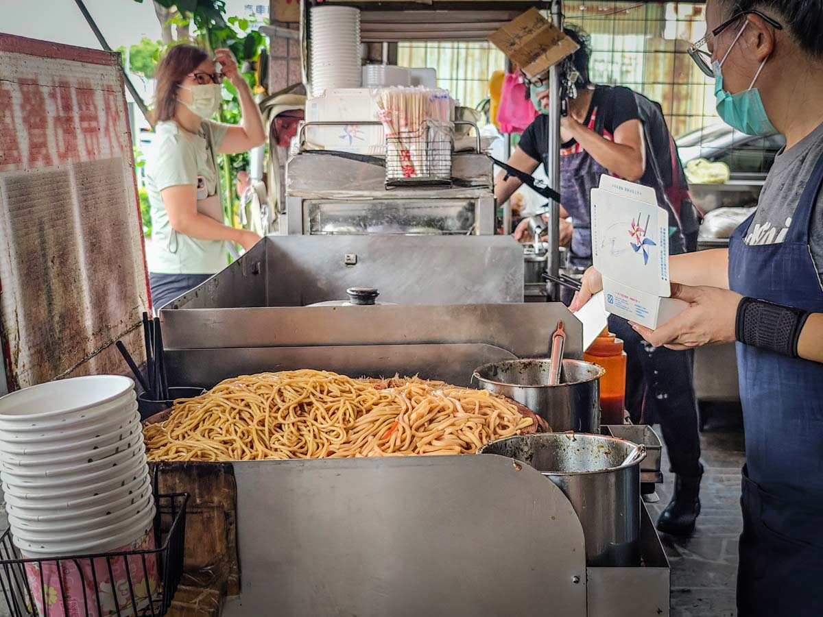 寶慶無名早餐店｜30年傳統美味，炒麵炒米粉口味好、份量足