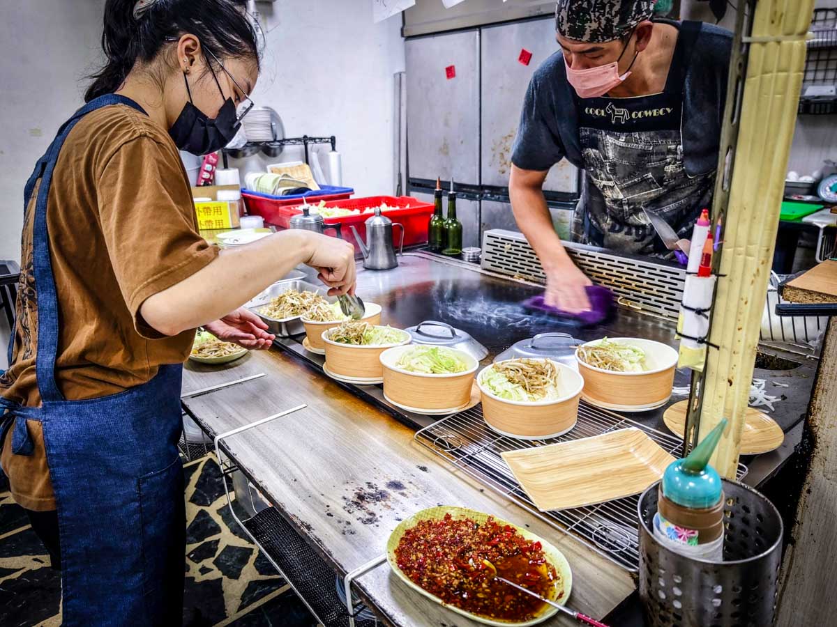 佶園平價鐵板料理｜100元經濟套餐超平價，無服務費還有紅茶、湯品喝到飽