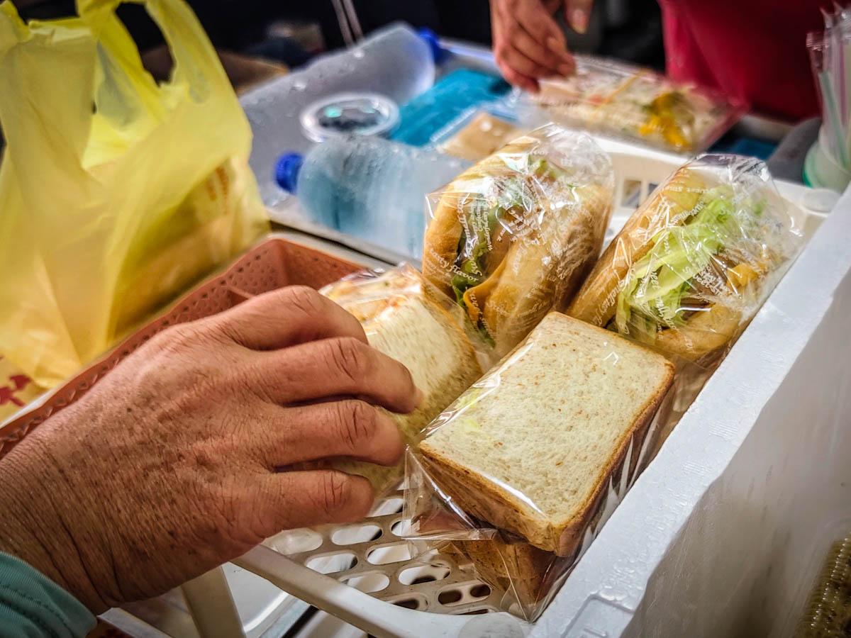 蓮馨大家健康素食早點｜巷弄中的素食早餐，原來素食也能這麼美味，葷食者也愛吃