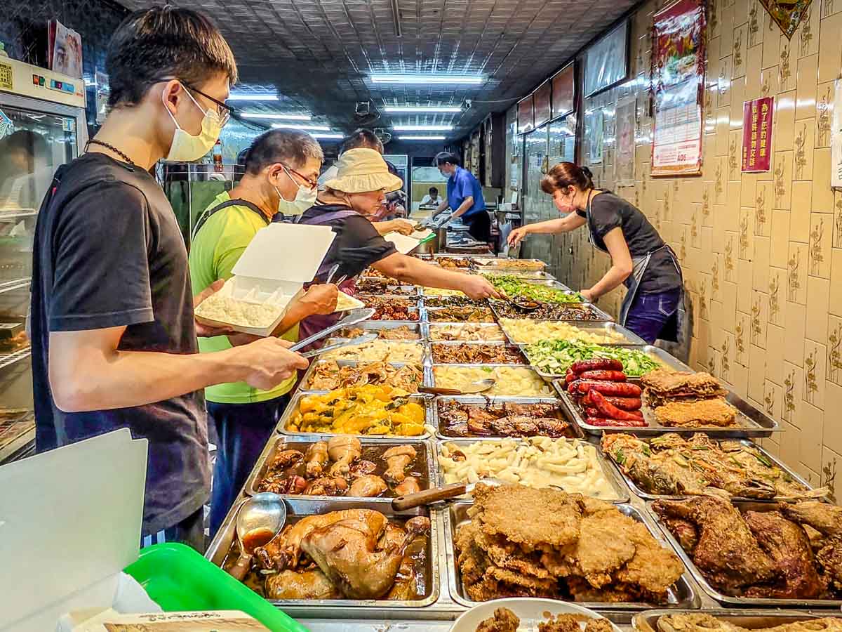 日日自助餐｜隱藏版回鍋肉便當有特色，桃園高CP值便當推薦