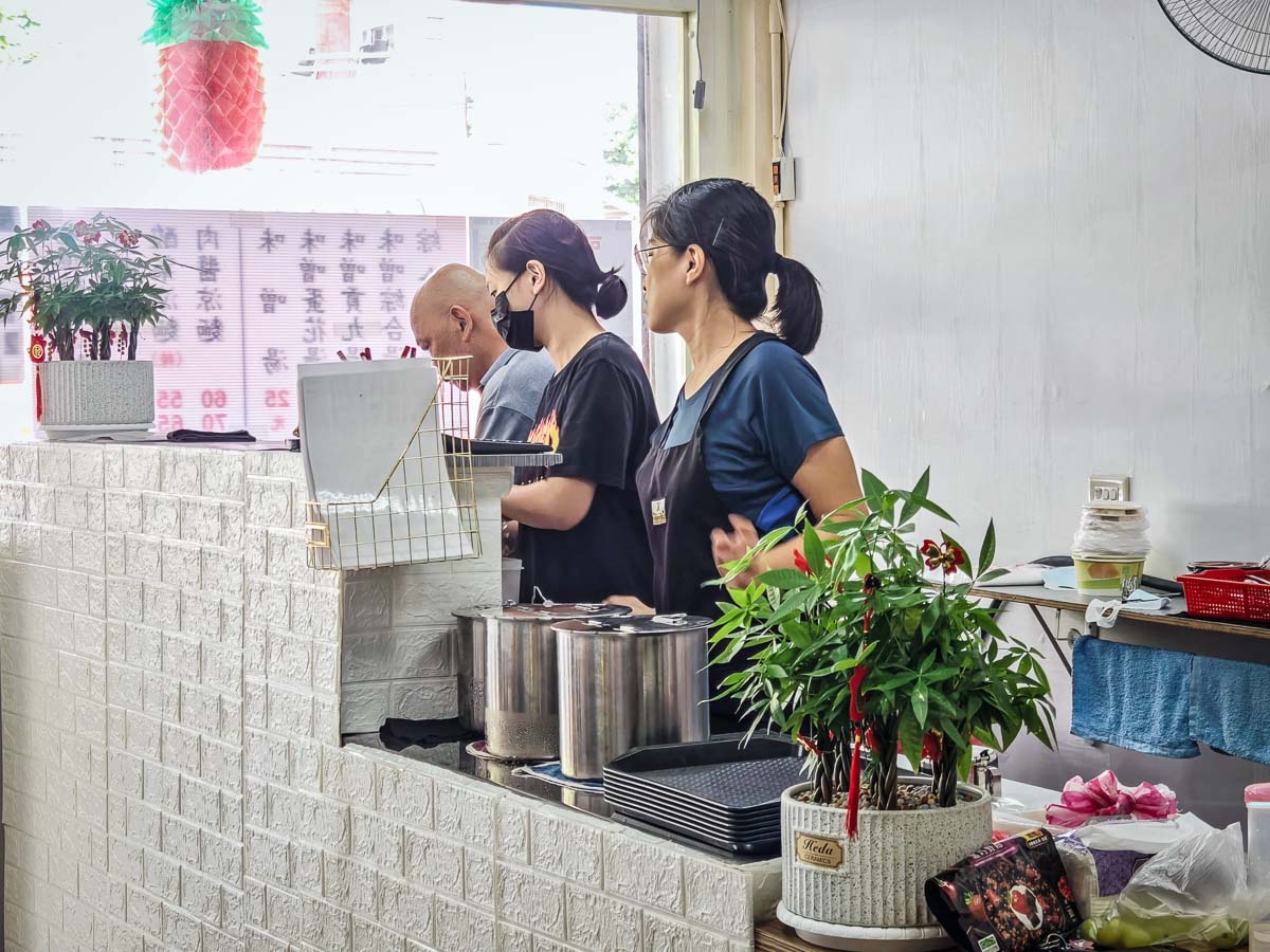 光頭涼麵｜招牌酸菜涼麵與蛋花味噌湯獨特搭配，值得一試