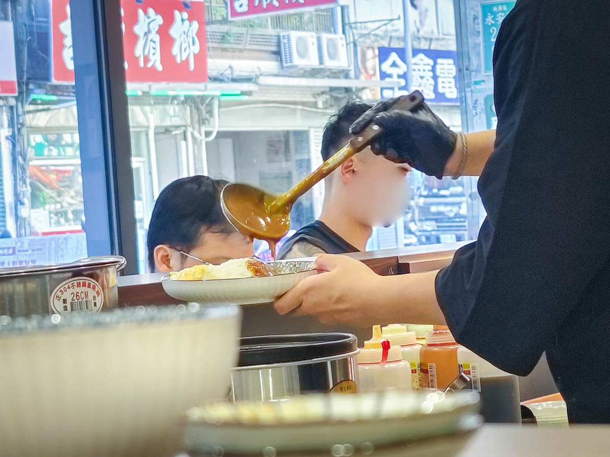 咔豬超厚切豬排桃園店｜想挑戰全台最厚的豬排嗎？400g巨厚豬排，挑戰你的下巴極限！