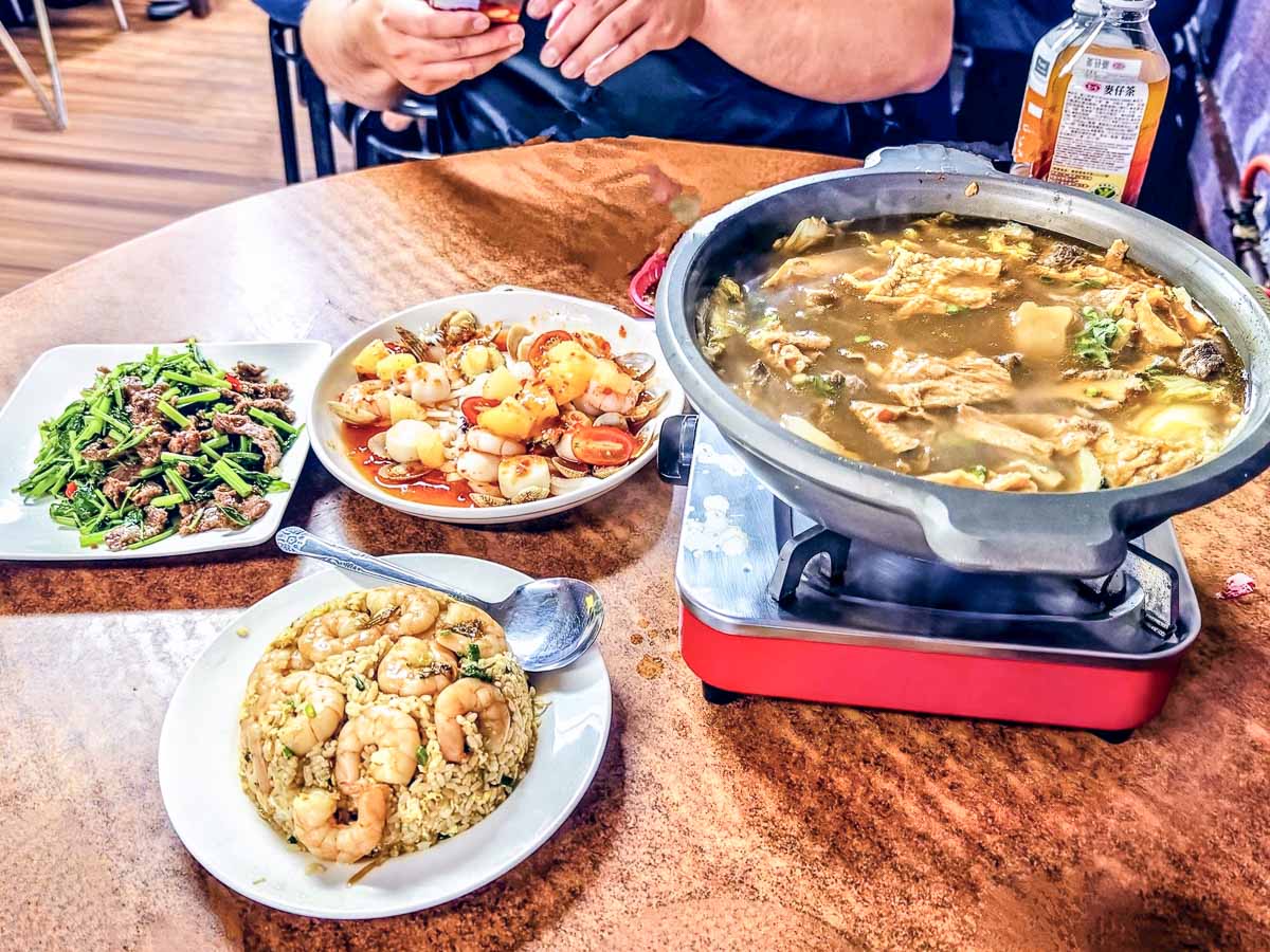 胖子牛肉｜招牌牛腩鍋、爆炒牛肉都好吃，雙蛋蝦仁炒飯CP值高，人氣溫體牛料理，景福宮大廟美食，中正路熱炒