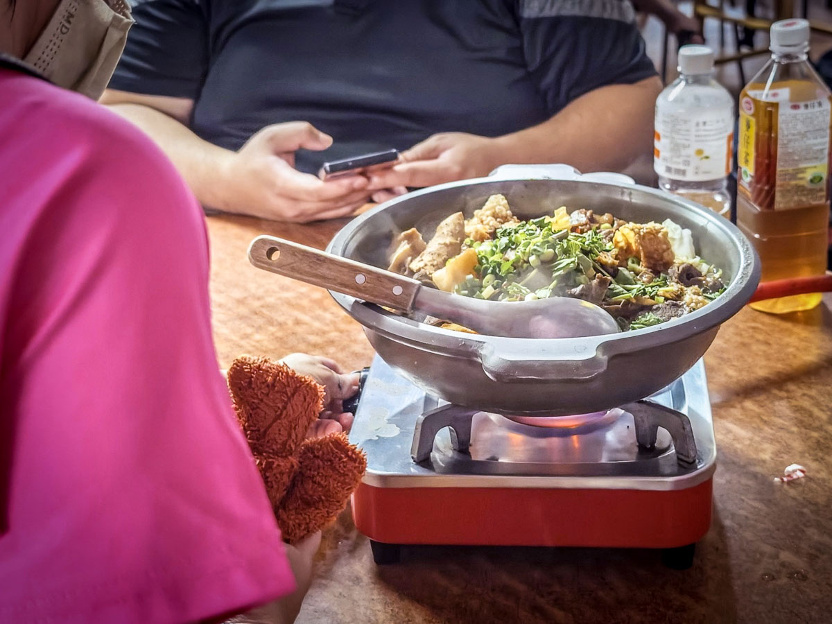 胖子牛肉｜招牌牛腩鍋、爆炒牛肉都好吃，雙蛋蝦仁炒飯CP值高，人氣溫體牛料理，景福宮大廟美食，中正路熱炒