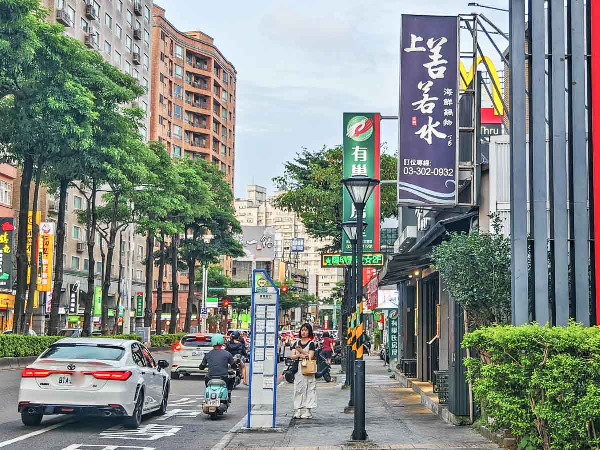 上善若水海鮮鍋物｜美食戰區中的霸氣海鮮鍋物，蔬食自助吧吃到飽，好石成雙海陸套餐