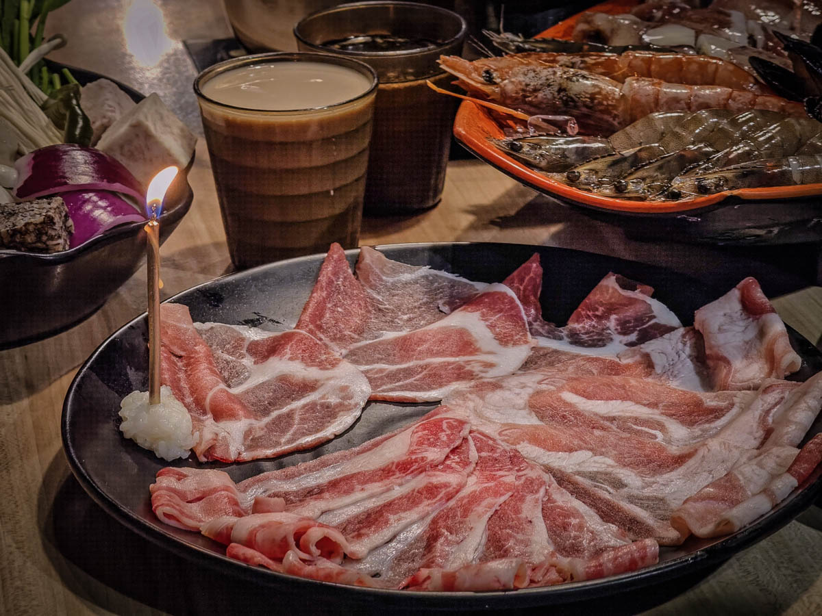 上善若水海鮮鍋物｜美食戰區中的霸氣海鮮鍋物，蔬食自助吧吃到飽，好石成雙海陸套餐