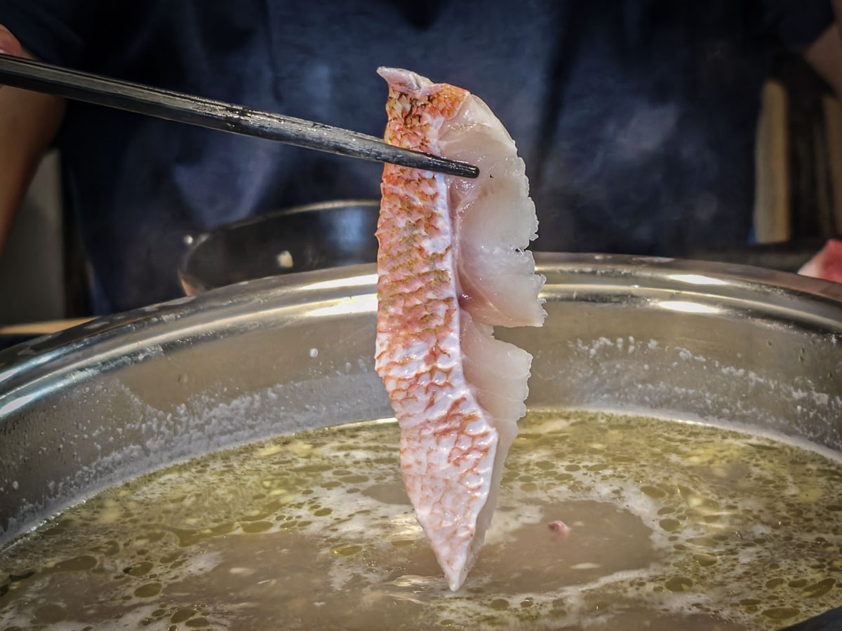 上善若水海鮮鍋物｜美食戰區中的霸氣海鮮鍋物，蔬食自助吧吃到飽，好石成雙海陸套餐