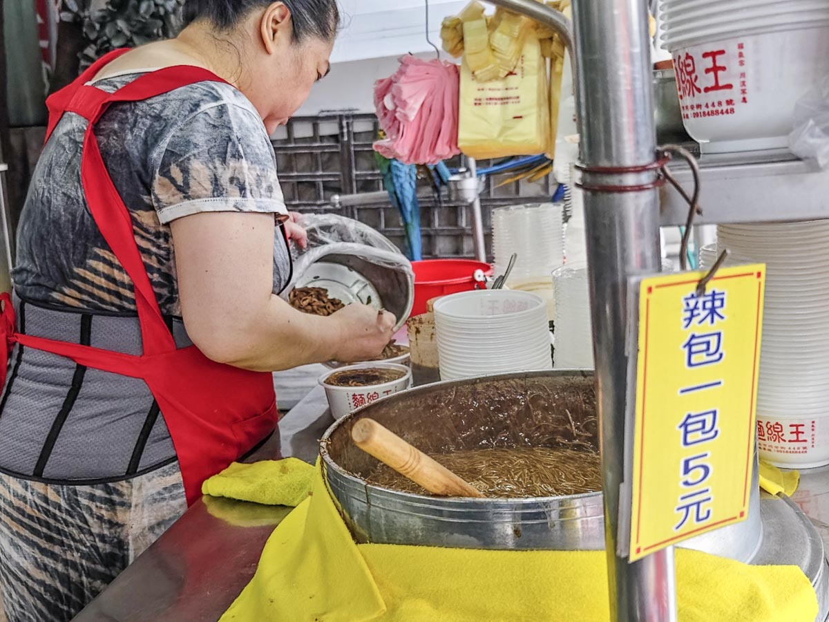 麵線王｜市場旁的人氣大腸麵線，同安街美味小吃，南平市場美食