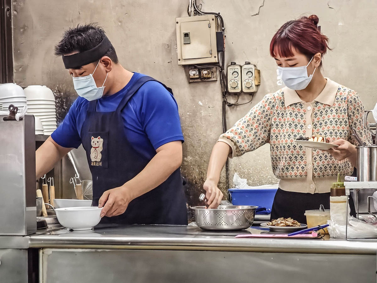 海全牛肉羊肉拉麵大王｜溫潤羊肉拉麵、清爽牛肉拉麵，加辣牛油或辣羊油，湯頭更好喝！春日路美食，桃園拉麵