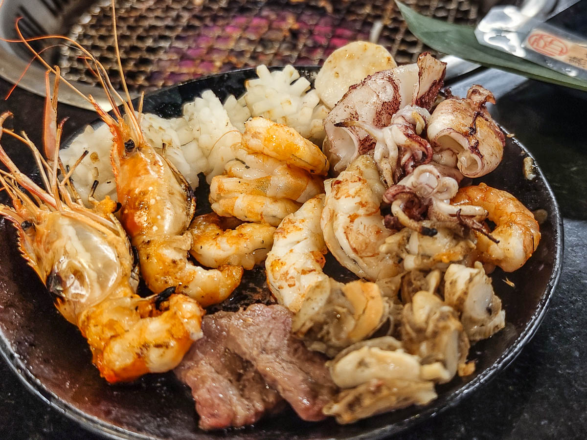 匠夯日式燒肉｜超時送肉品！千元價位嗑生食級干貝、日本生蠔，新鮮生魚片吃到飽，藝文特區美食，藝文特區烤肉