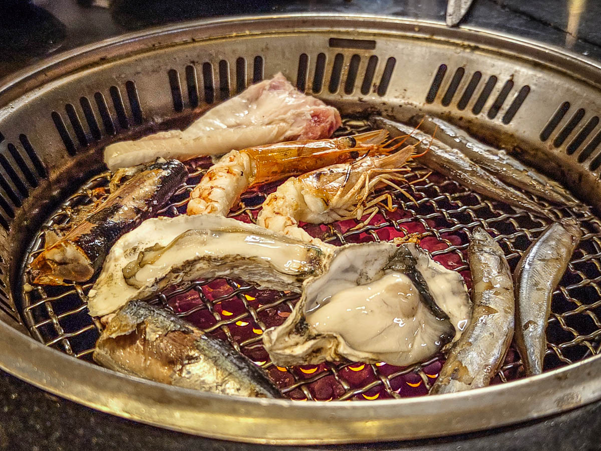 匠夯日式燒肉｜超時送肉品！千元價位嗑生食級干貝、日本生蠔，新鮮生魚片吃到飽，藝文特區美食，藝文特區烤肉