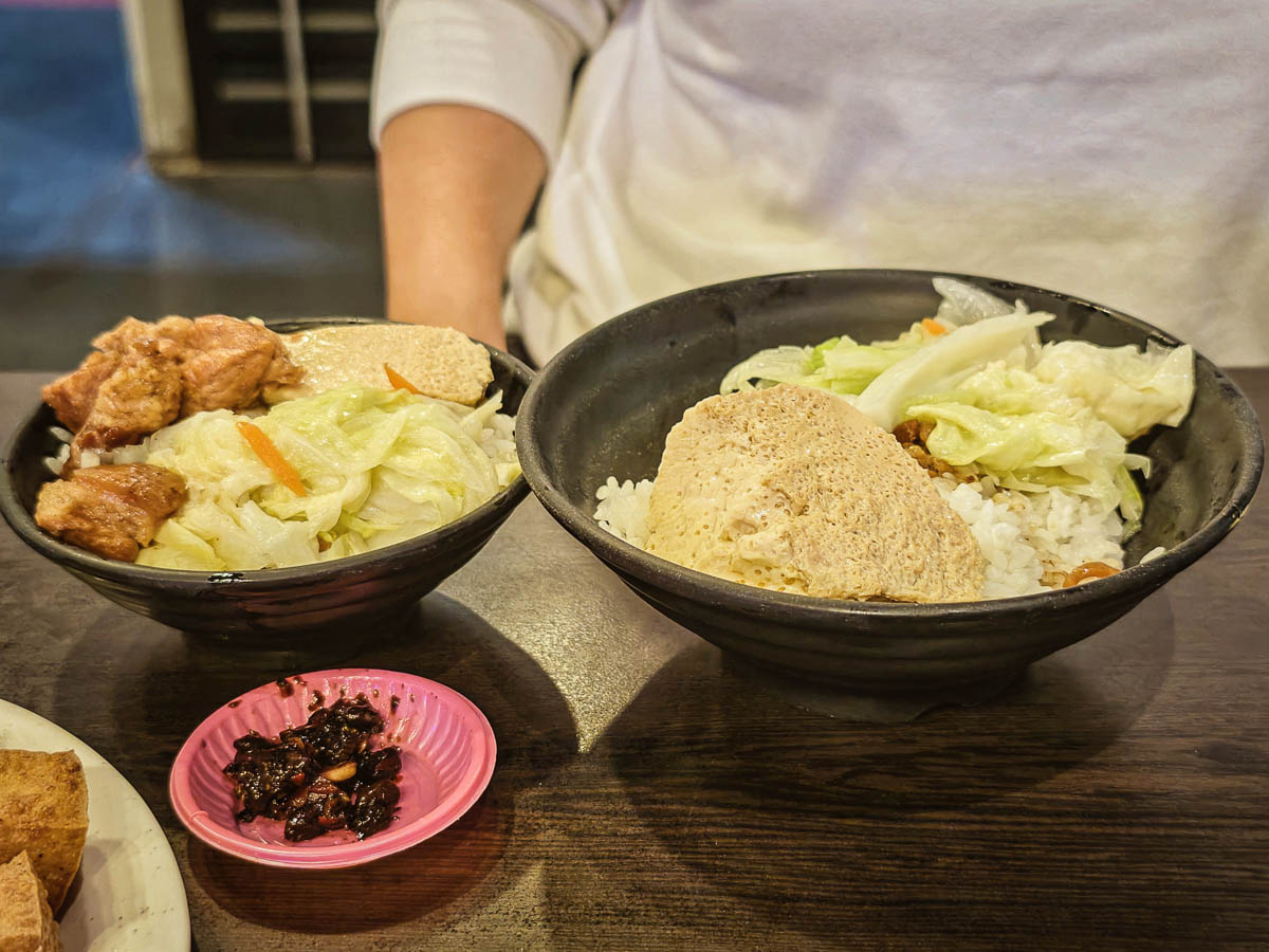 大小魯肉飯｜稱霸南崁的滷肉飯小吃，超推薦雞排飯、蒸蛋，蘆竹美食，南崁小吃