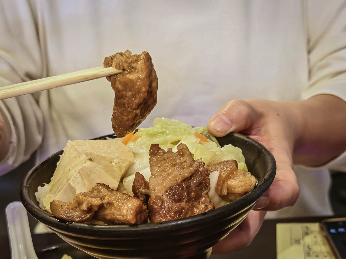 大小魯肉飯｜稱霸南崁的滷肉飯小吃，超推薦雞排飯、蒸蛋，蘆竹美食，南崁小吃