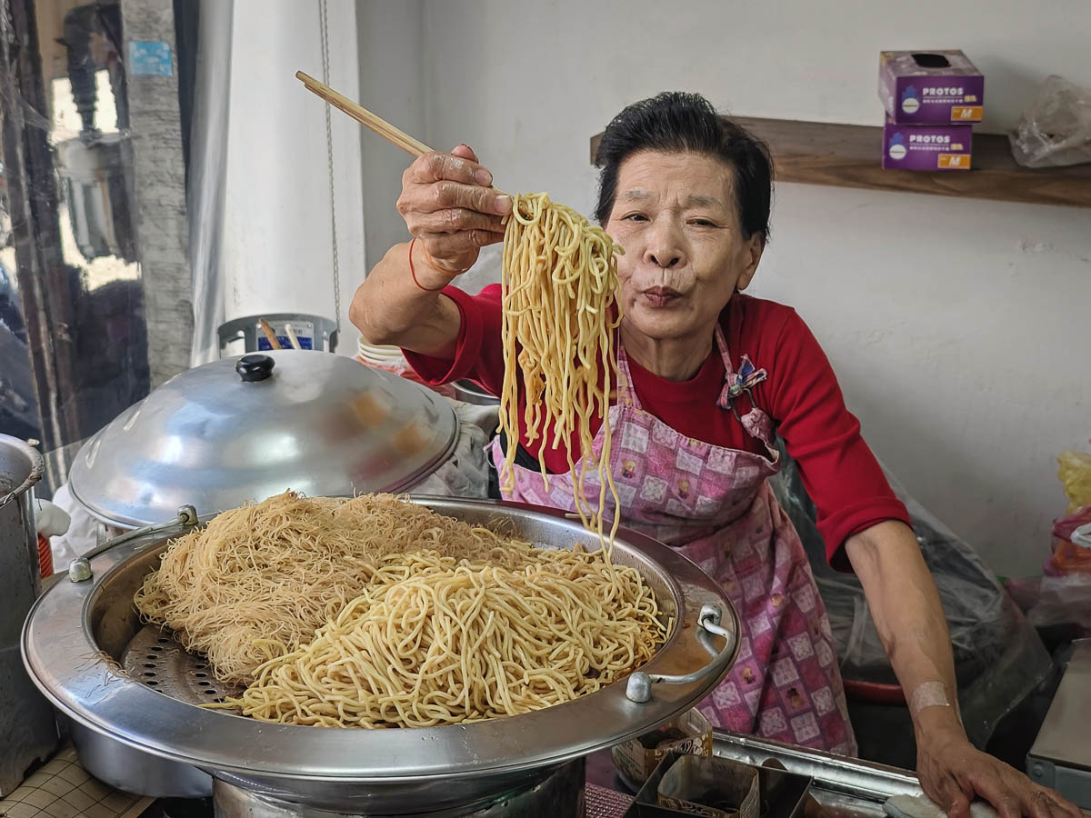 北港大腸豬血湯｜司機大哥和在地人都私藏的大腸豬血湯，民族路早餐、桃園站前早餐