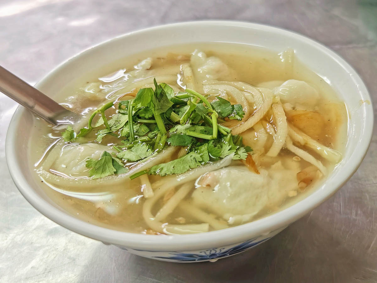 北港大腸豬血湯｜司機大哥和在地人都私藏的大腸豬血湯，民族路早餐、桃園站前早餐