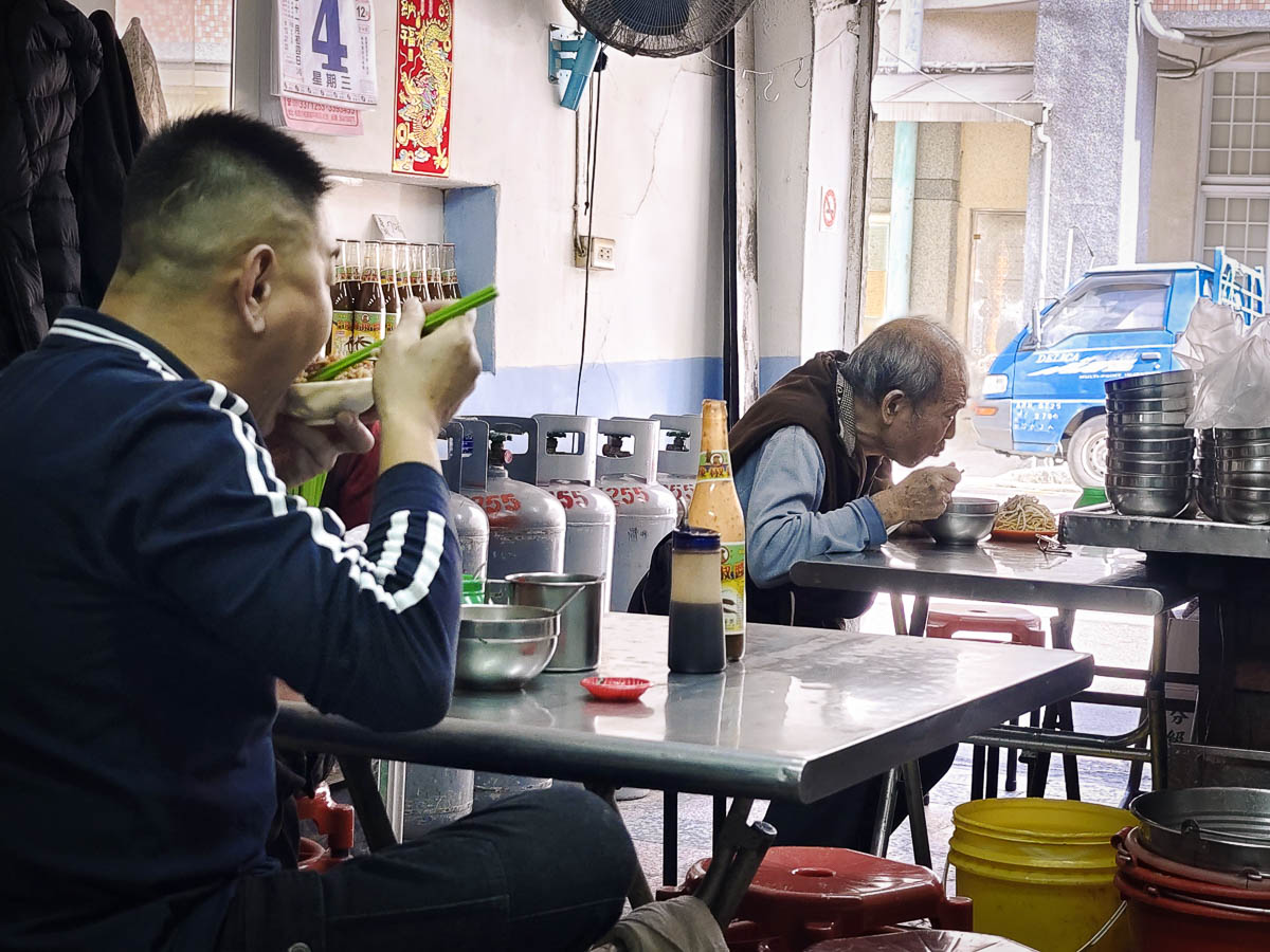 北港大腸豬血湯｜司機大哥和在地人都私藏的大腸豬血湯，民族路早餐、桃園站前早餐