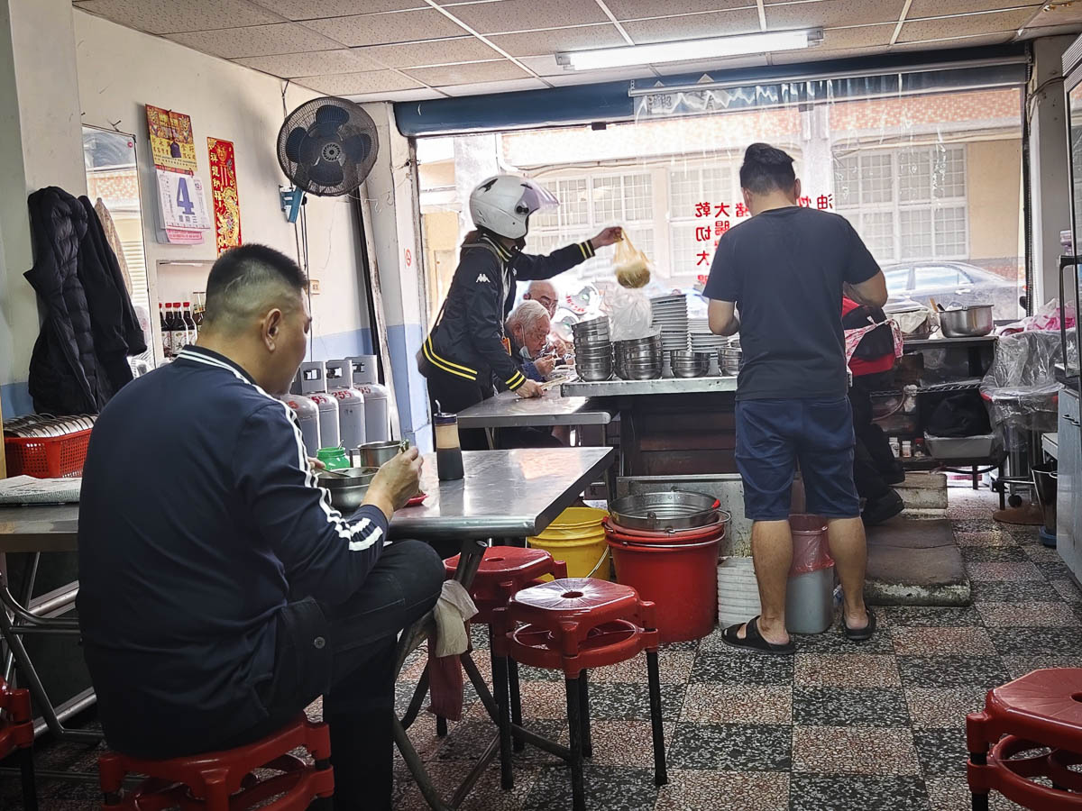 北港大腸豬血湯｜司機大哥和在地人都私藏的大腸豬血湯，民族路早餐、桃園站前早餐