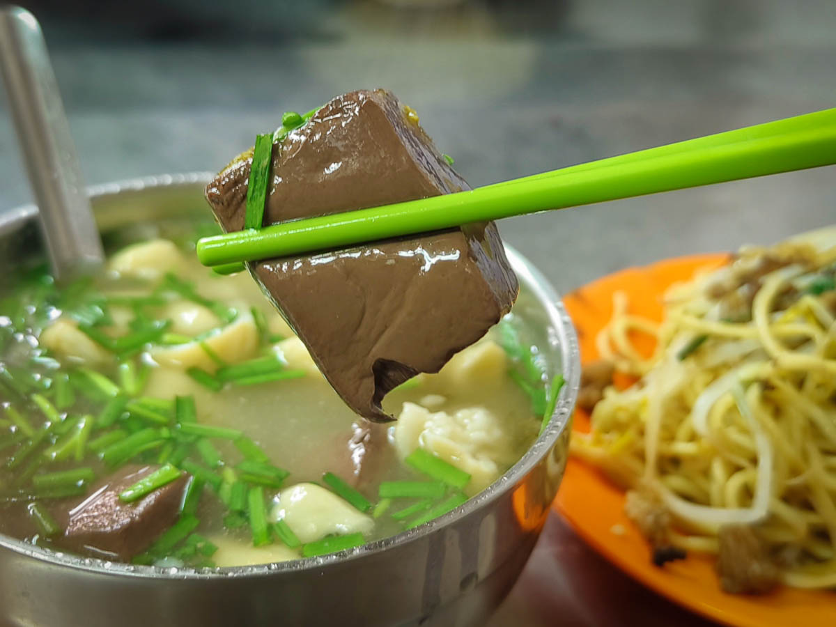 北港大腸豬血湯｜司機大哥和在地人都私藏的大腸豬血湯，民族路早餐、桃園站前早餐