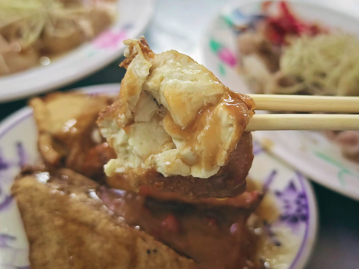 南門市場米粉湯｜米粉湯可續湯，軟嫩油豆腐會噴汁，花小錢就能吃到熱騰騰美味，南門市場小吃，南門市場美食