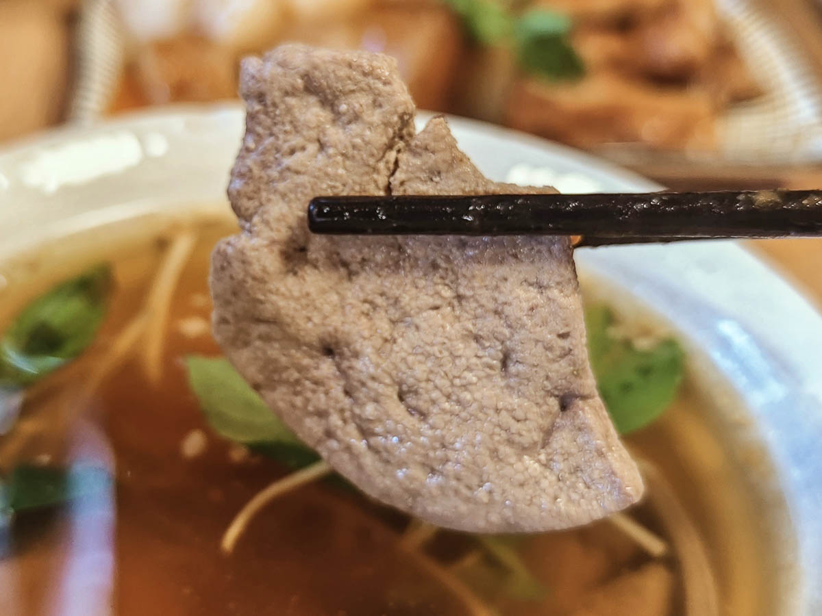 乾麵居｜Q彈乾麵＋特製沙茶醬，重口味控必吃！豬肝湯鮮嫩，在地人狂推的排隊名店，大溪麵店，大溪小吃