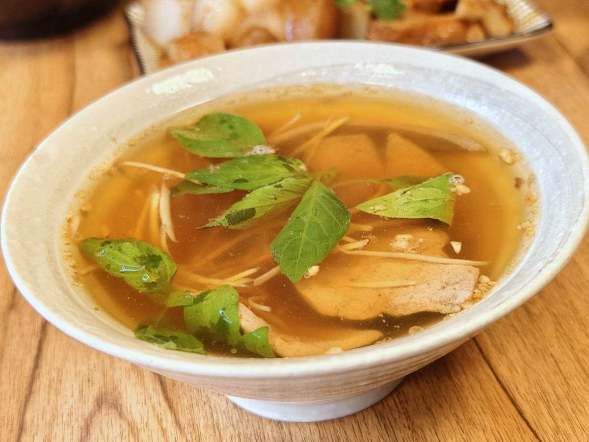 乾麵居｜Q彈乾麵＋特製沙茶醬，重口味控必吃！豬肝湯鮮嫩，在地人狂推的排隊名店，大溪麵店，大溪小吃