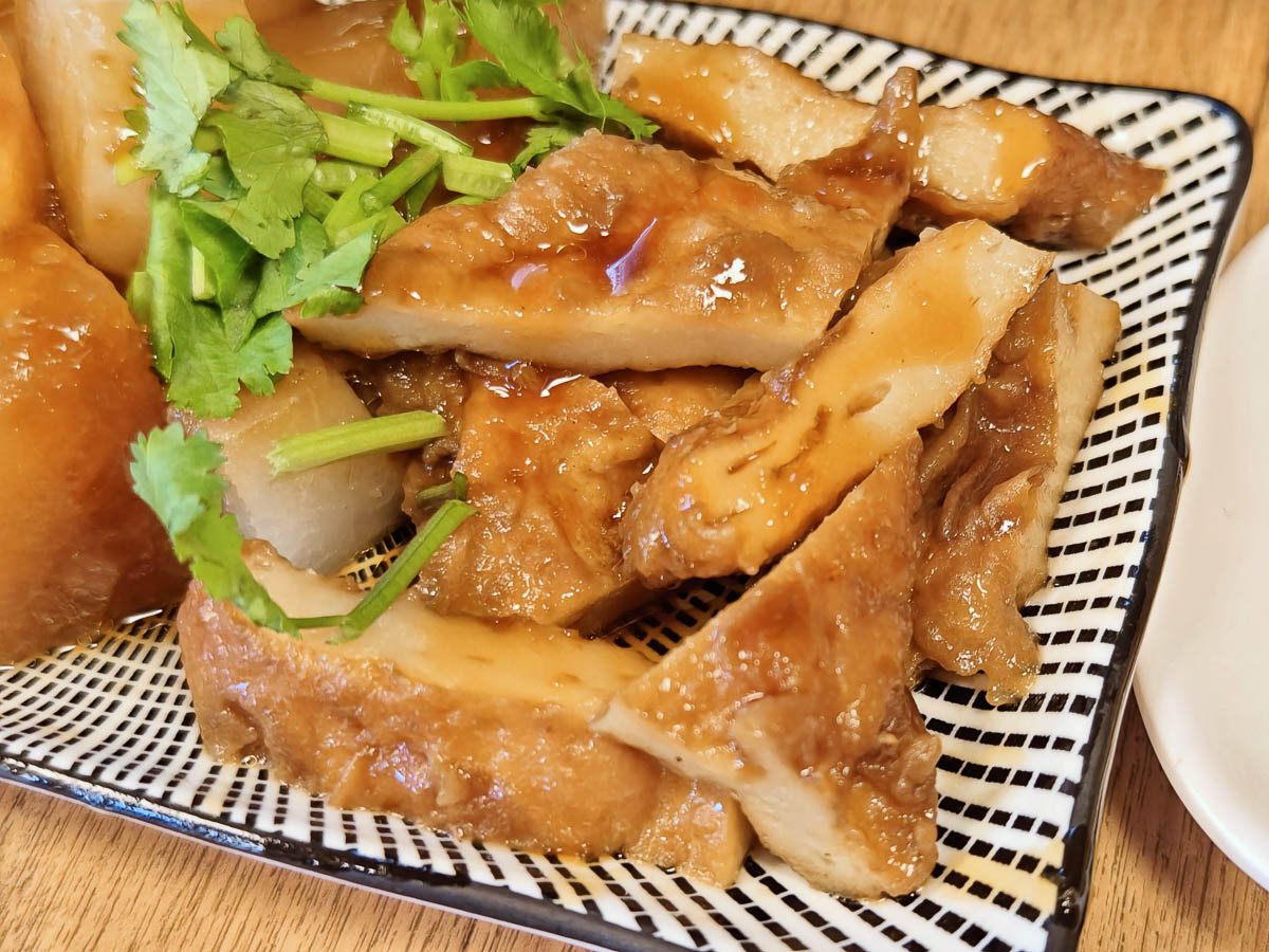 乾麵居｜Q彈乾麵＋特製沙茶醬，重口味控必吃！豬肝湯鮮嫩，在地人狂推的排隊名店，大溪麵店，大溪小吃