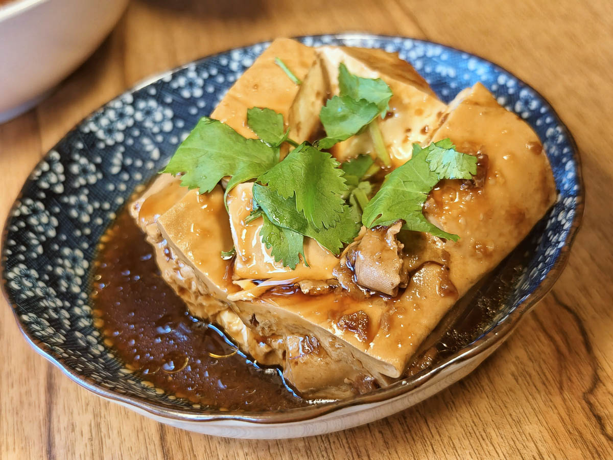乾麵居｜Q彈乾麵＋特製沙茶醬，重口味控必吃！豬肝湯鮮嫩，在地人狂推的排隊名店，大溪麵店，大溪小吃