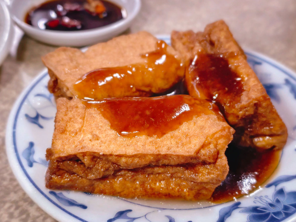 鎮撫街無名米粉湯鴨肉麵｜50年低調老店沒招牌沒店名，在地人帶路才吃得到，鎮撫街小吃，桃園米粉湯