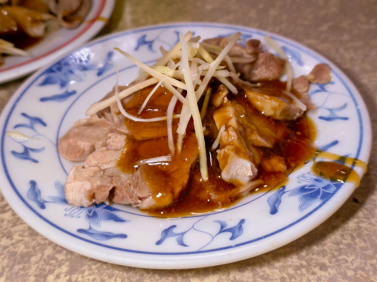 鎮撫街無名米粉湯鴨肉麵｜50年低調老店沒招牌沒店名，在地人帶路才吃得到，鎮撫街小吃，桃園米粉湯