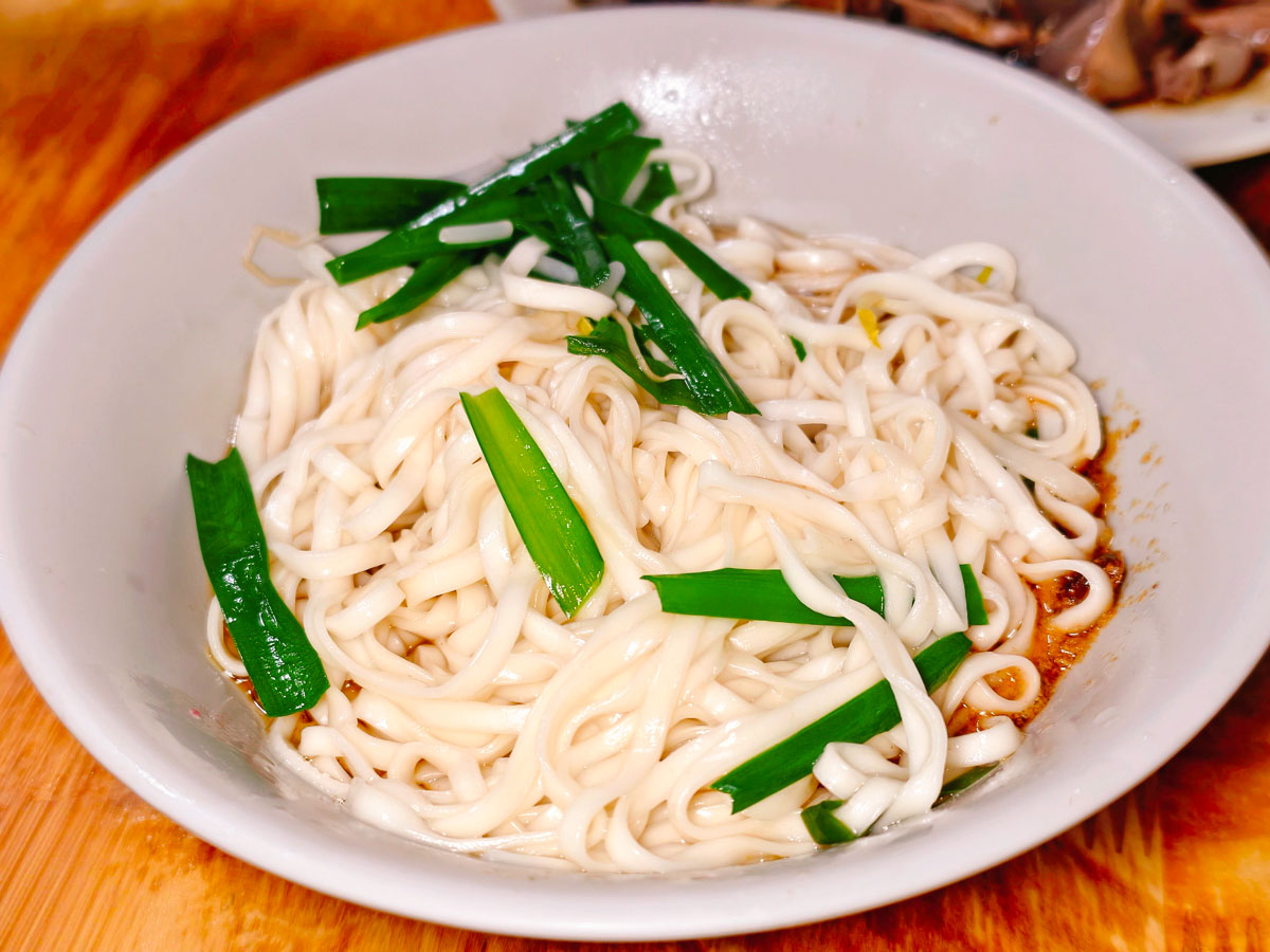永樂街鴨肉麵｜桃園大廟後方隱藏版在地老店，鴨肉鮮嫩湯頭爆香，永樂街小吃推薦，桃園鴨肉麵推薦，大廟後美食