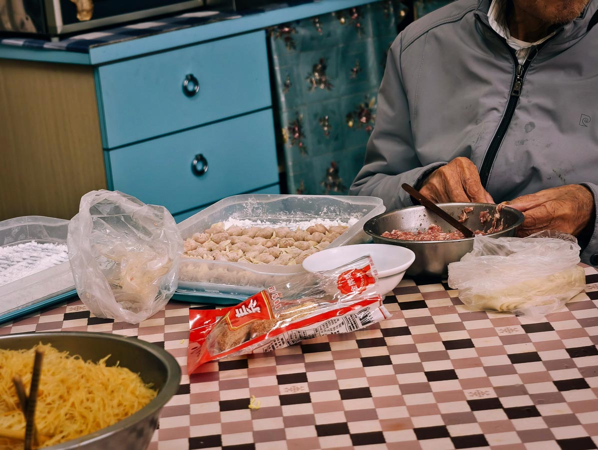 五百戶小吃｜廟旁小麵店讓人秒回童年，餛飩麵、滷味、辣椒醬超有靈魂，在地人一吃就是好幾十年，桃園小吃