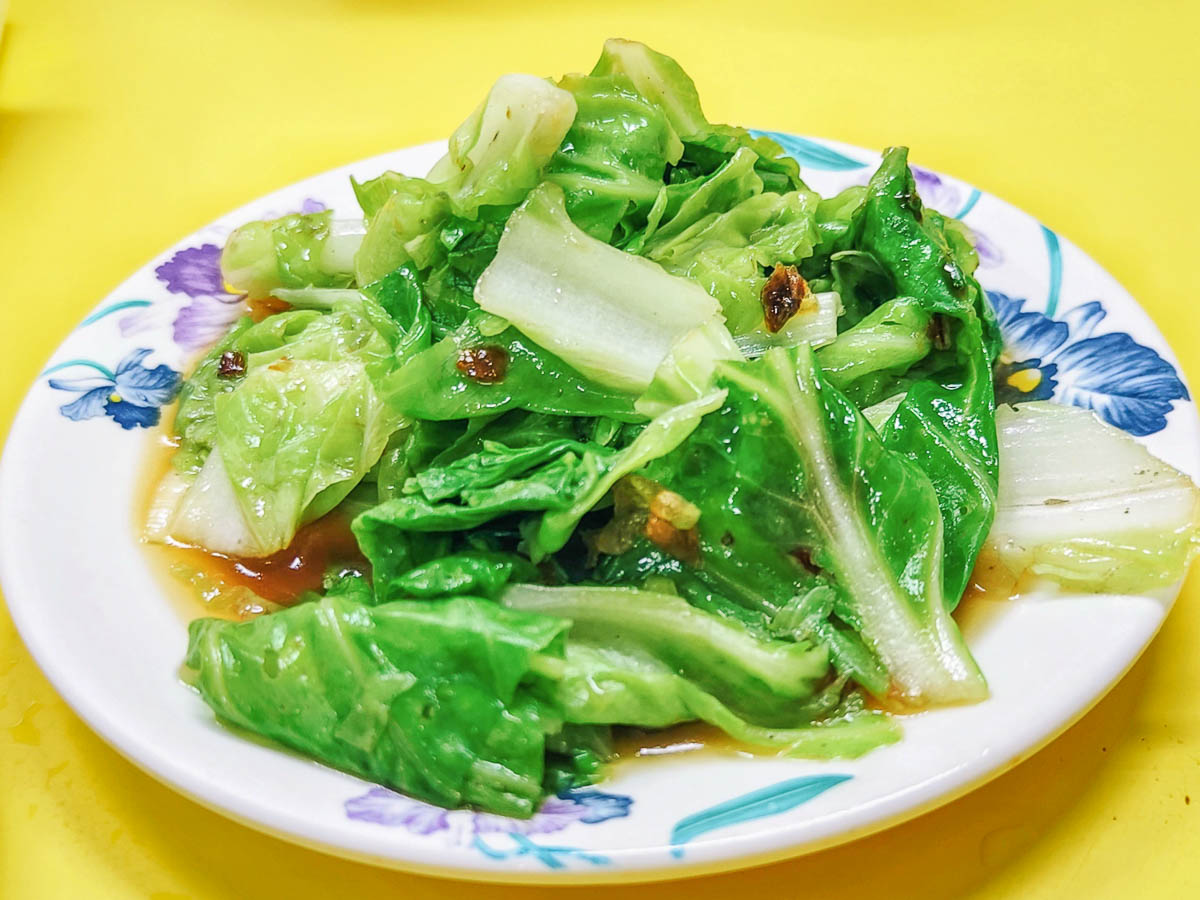 五百戶小吃｜廟旁小麵店讓人秒回童年，餛飩麵、滷味、辣椒醬超有靈魂，在地人一吃就是好幾十年，桃園小吃