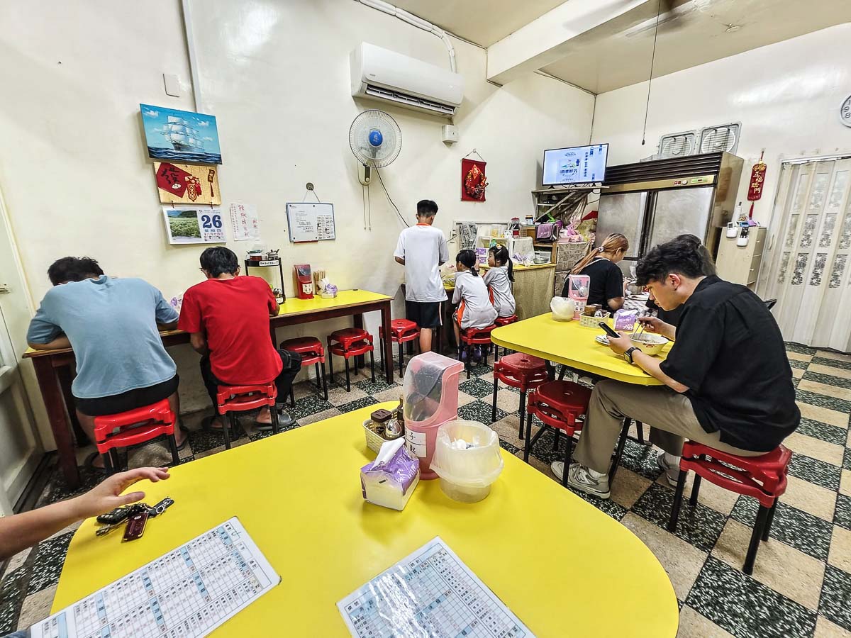 五百戶小吃｜廟旁小麵店讓人秒回童年，餛飩麵、滷味、辣椒醬超有靈魂，在地人一吃就是好幾十年，桃園小吃