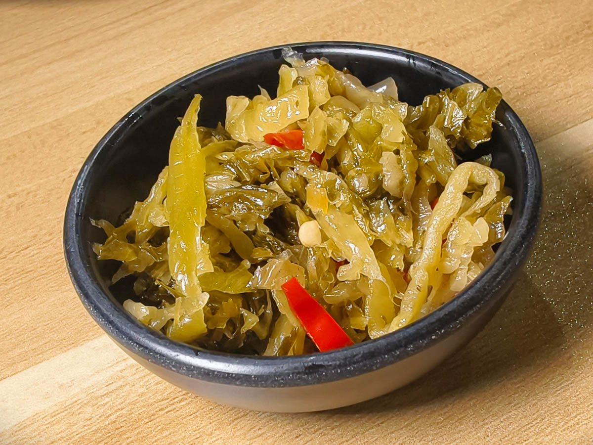 鍾小勤麵食館｜招牌牛肉麵大碗又佛心，免費續湯續麵續豆花，有免費停車場＋河堤美景超紓壓，中原美食，中原牛肉麵
