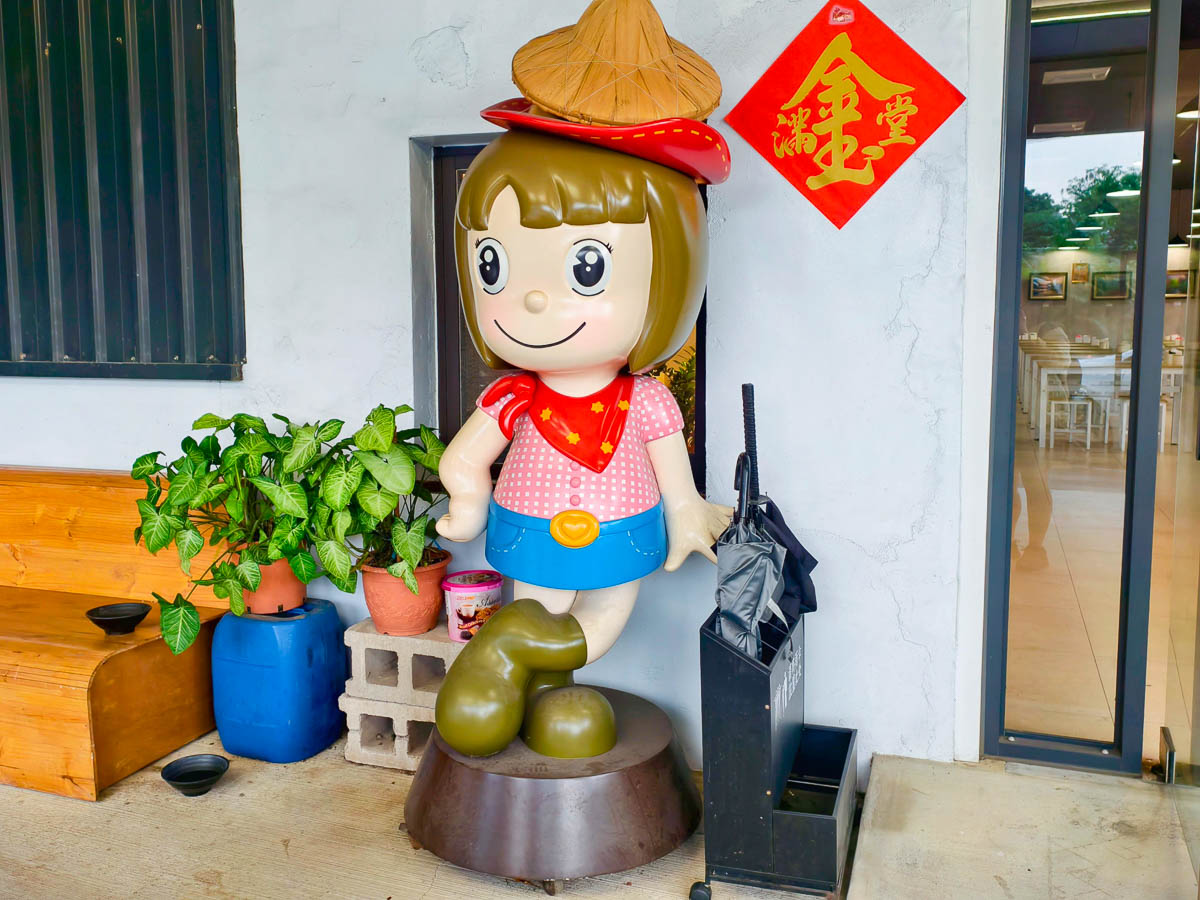 鍾小勤麵食館｜招牌牛肉麵大碗又佛心，免費續湯續麵續豆花，有免費停車場＋河堤美景超紓壓，中原美食，中原牛肉麵