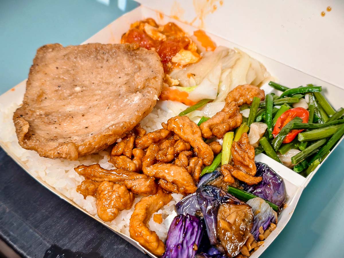 佳緣便當快餐｜隱藏版招牌肉飯（蔥爆豬肉飯）超值好吃。桃園民生路便當，隱藏版招牌肉飯，桃園便當推薦