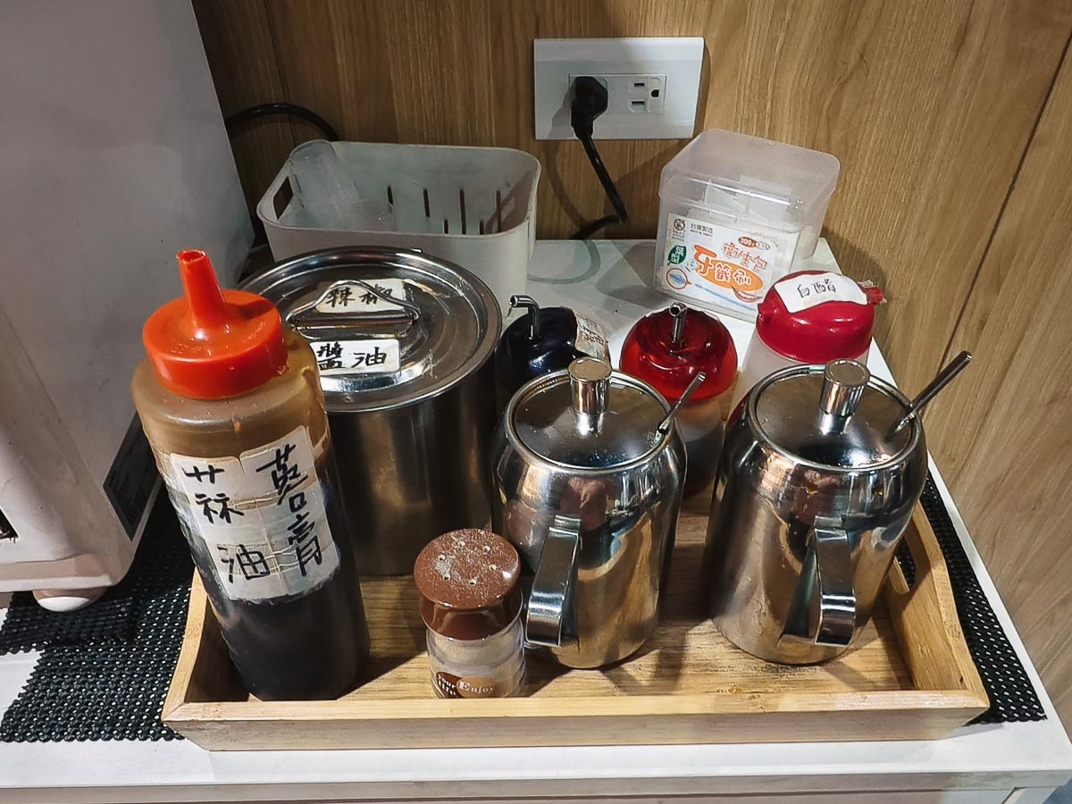 小巷子清燉牛肉麵中壢店｜清燉牛肉麵用魅力征服在地人，神級清甜湯頭、自製超Q拉麵，中壢SOGO美食，中壢牛肉麵