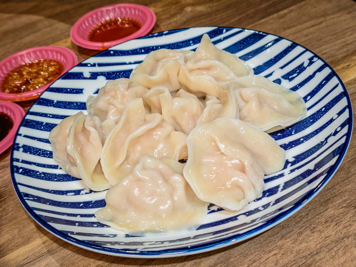 小巷子清燉牛肉麵中壢店｜清燉牛肉麵用魅力征服在地人，神級清甜湯頭、自製超Q拉麵，中壢SOGO美食，中壢牛肉麵